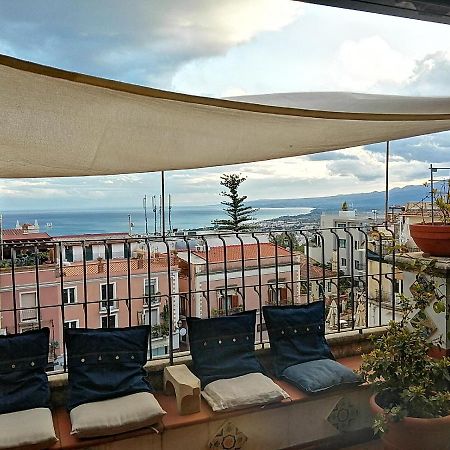 Aly Art Apartment Taormina Duomo, Gulf & Etna View Exteriör bild
