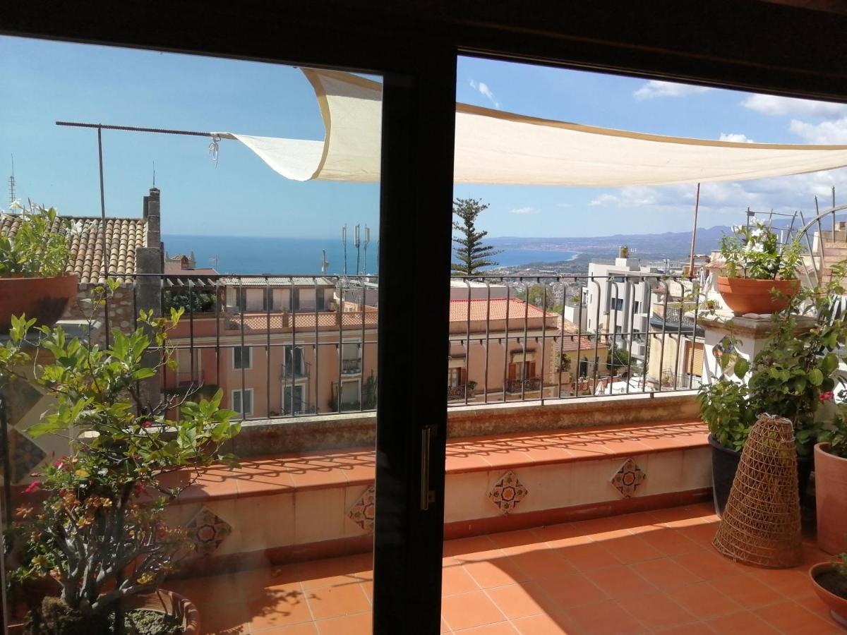 Aly Art Apartment Taormina Duomo, Gulf & Etna View Exteriör bild