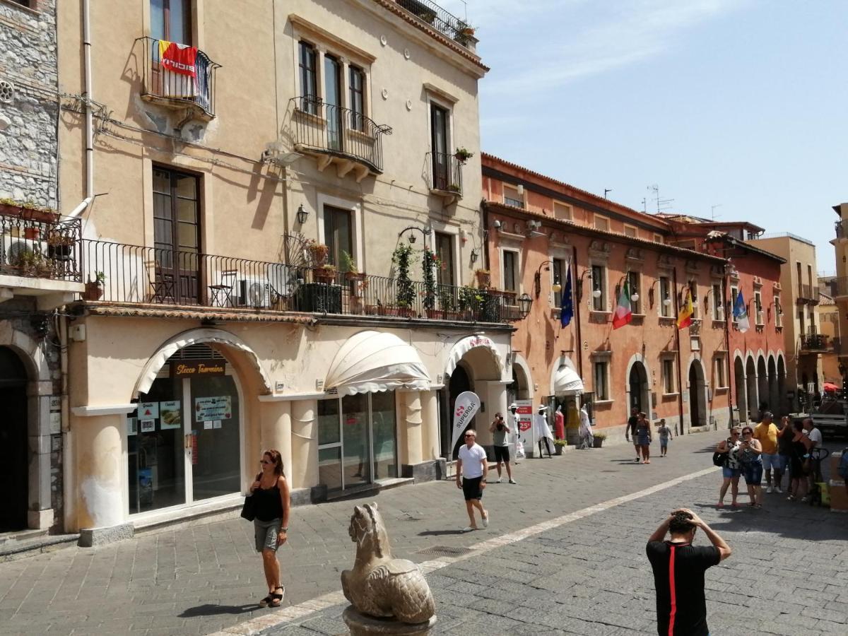Aly Art Apartment Taormina Duomo, Gulf & Etna View Exteriör bild