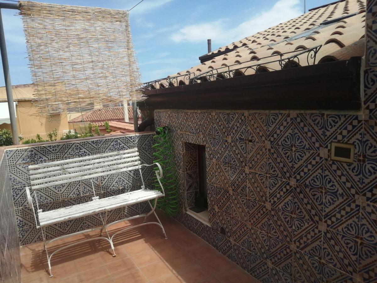 Aly Art Apartment Taormina Duomo, Gulf & Etna View Exteriör bild