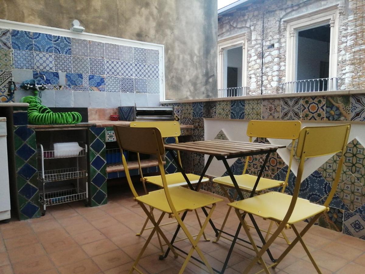 Aly Art Apartment Taormina Duomo, Gulf & Etna View Exteriör bild