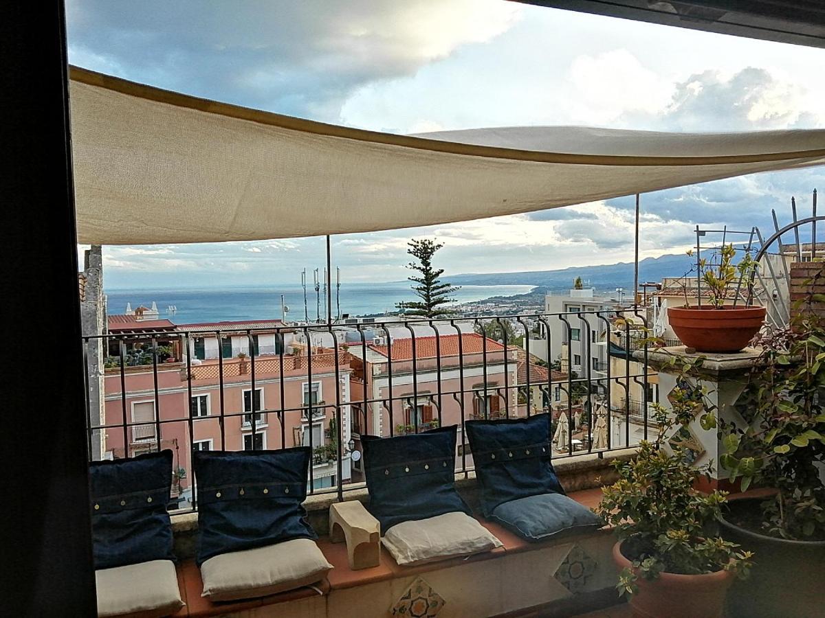Aly Art Apartment Taormina Duomo, Gulf & Etna View Exteriör bild